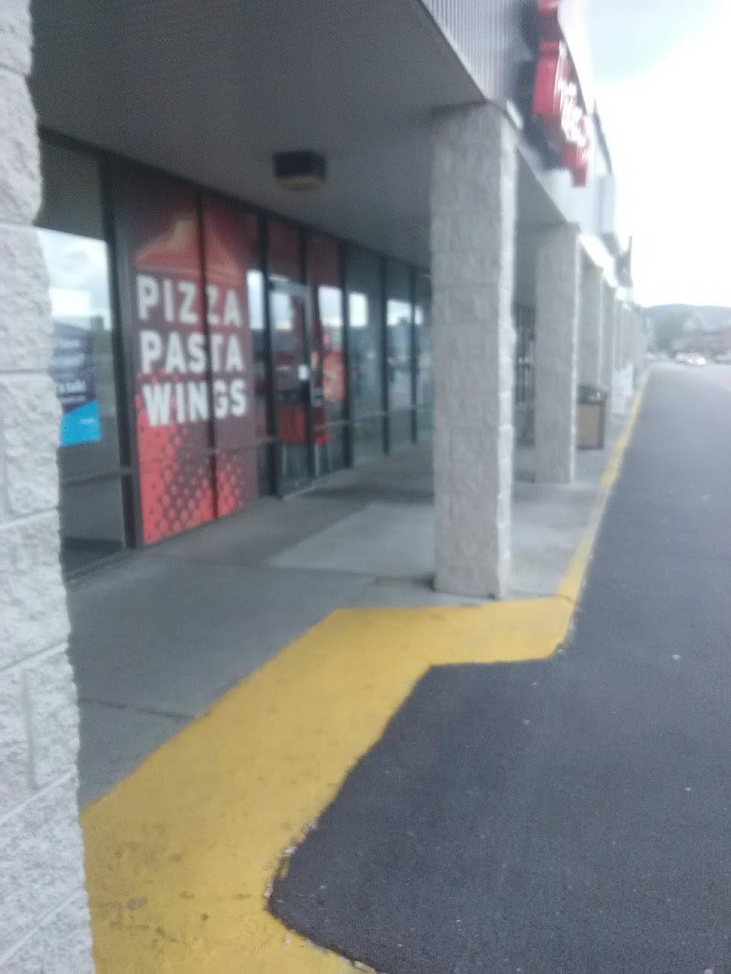 Pizza Hut | meal takeaway | 1271 Stafford Dr Suite 11, Princeton, WV 24740, USA | 3044873491 OR +1 304-487-3491