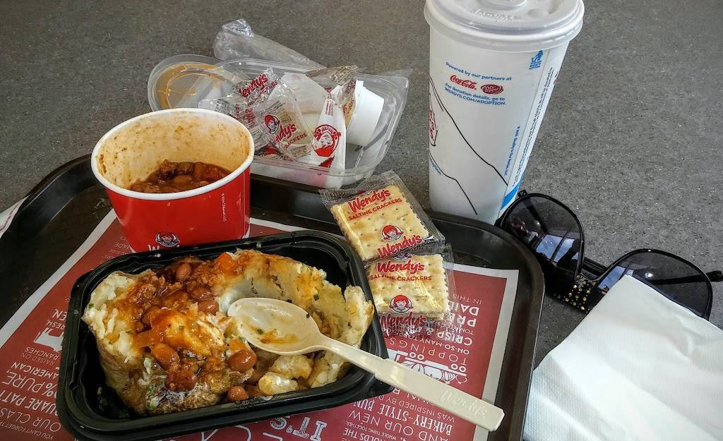 Wendys | restaurant | 9145 University Blvd, North Charleston, SC 29406, USA | 8435692032 OR +1 843-569-2032