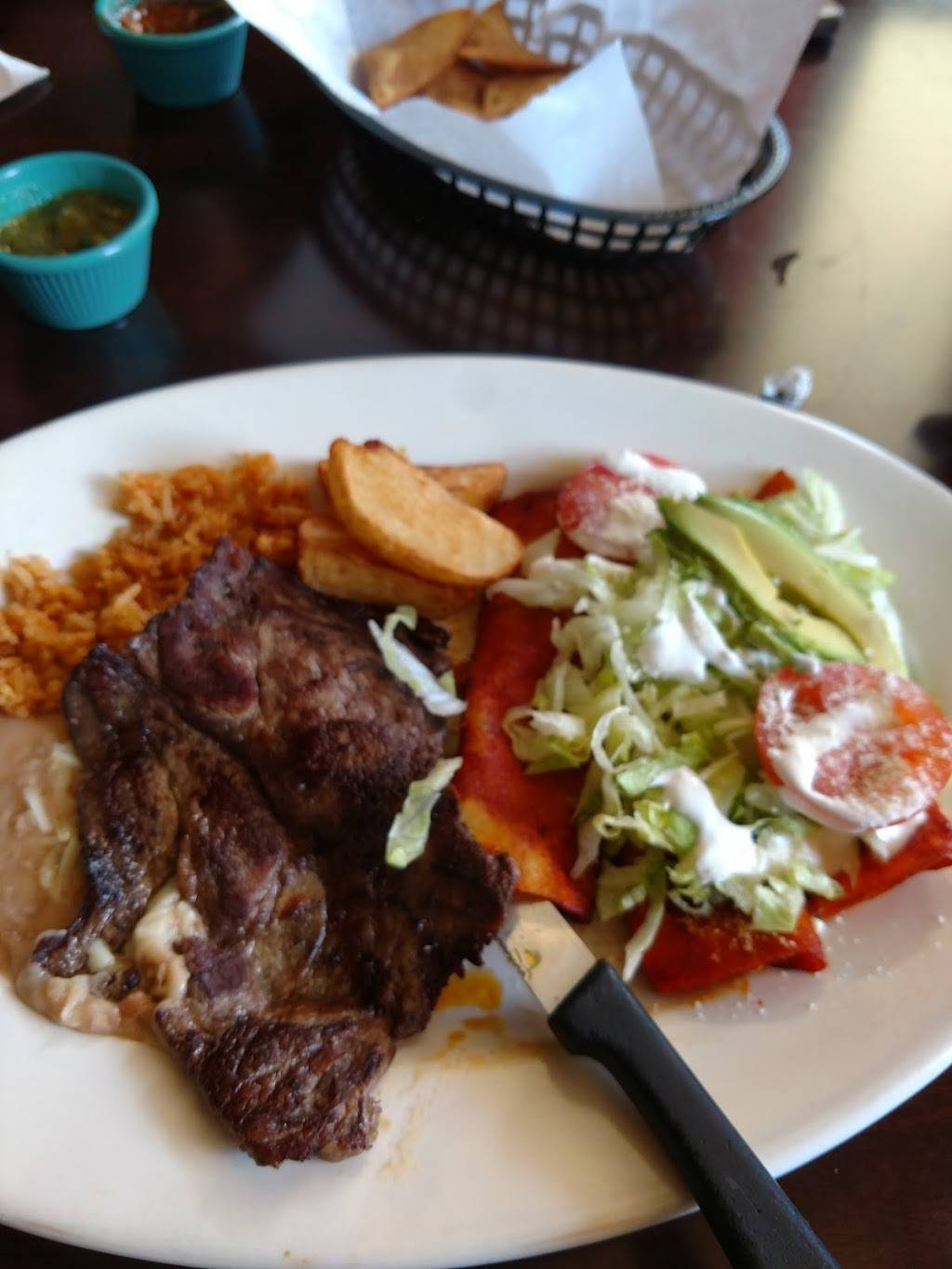 Birrieria y Mariscos El Apatzingan | restaurant | 215 N Douty St, Hanford, CA 93230, USA | 5595875087 OR +1 559-587-5087