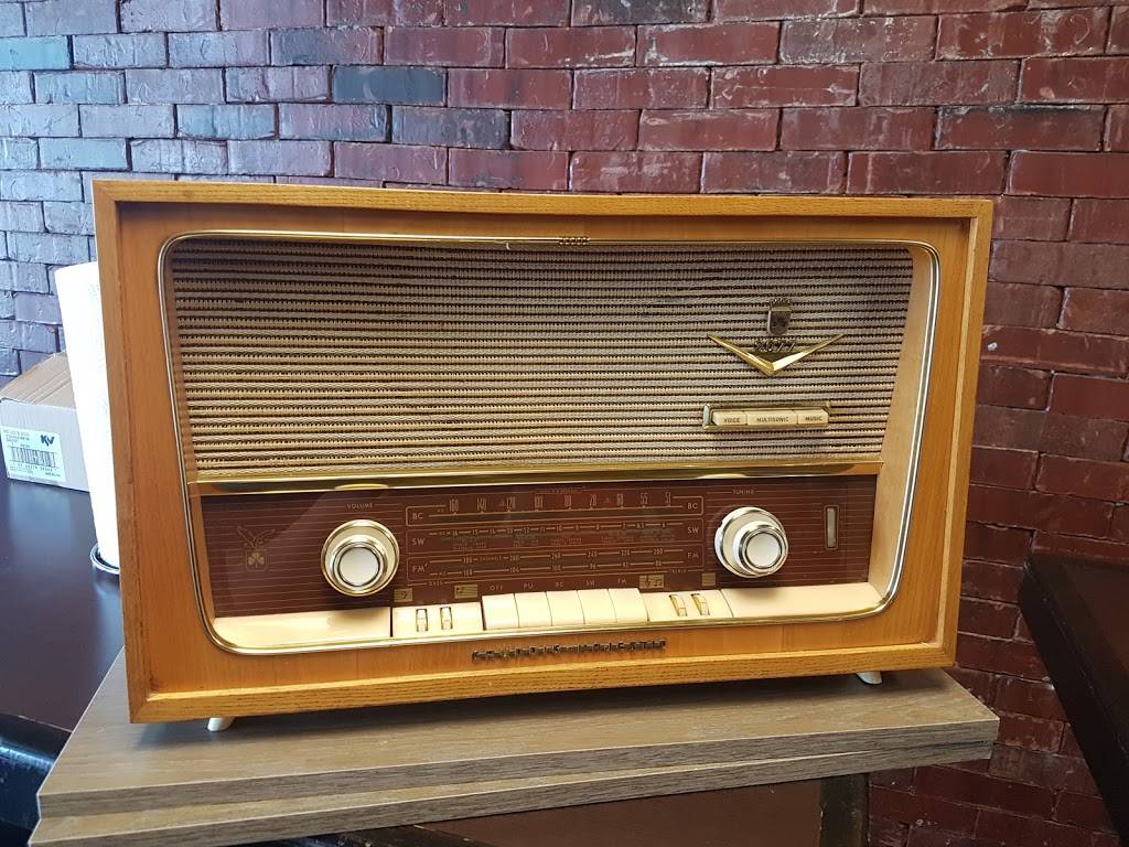 Royal Wings Sports Bar And Grill | restaurant | 6513 N Mesa St b, El Paso, TX 79912, USA | 9155902200 OR +1 915-590-2200