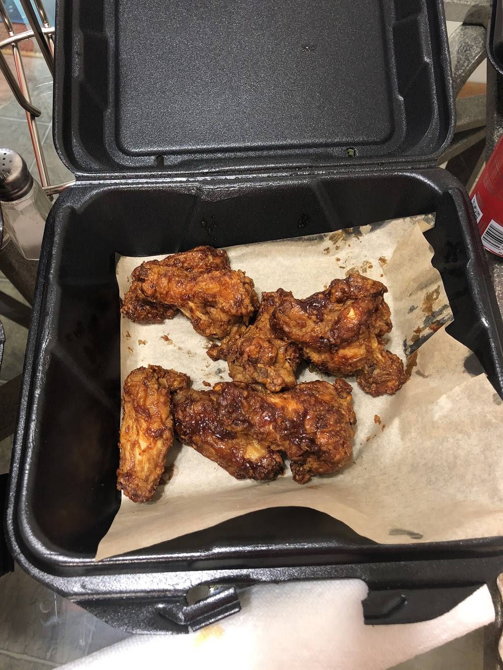 Hooters | restaurant | 17105 W Bluemound Rd, Brookfield, WI 53005, USA | 2627841826 OR +1 262-784-1826