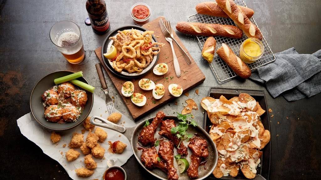 Brick House Tavern + Tap | restaurant | 871 S Hurstbourne Pkwy, Louisville, KY 40222, USA | 5023263182 OR +1 502-326-3182