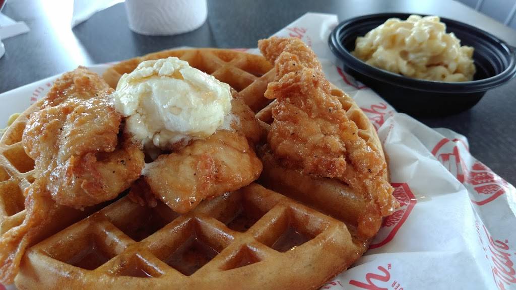 Slim Chickens | restaurant | 2037 S Neil St, Champaign, IL 61820, USA | 2173567546 OR +1 217-356-7546