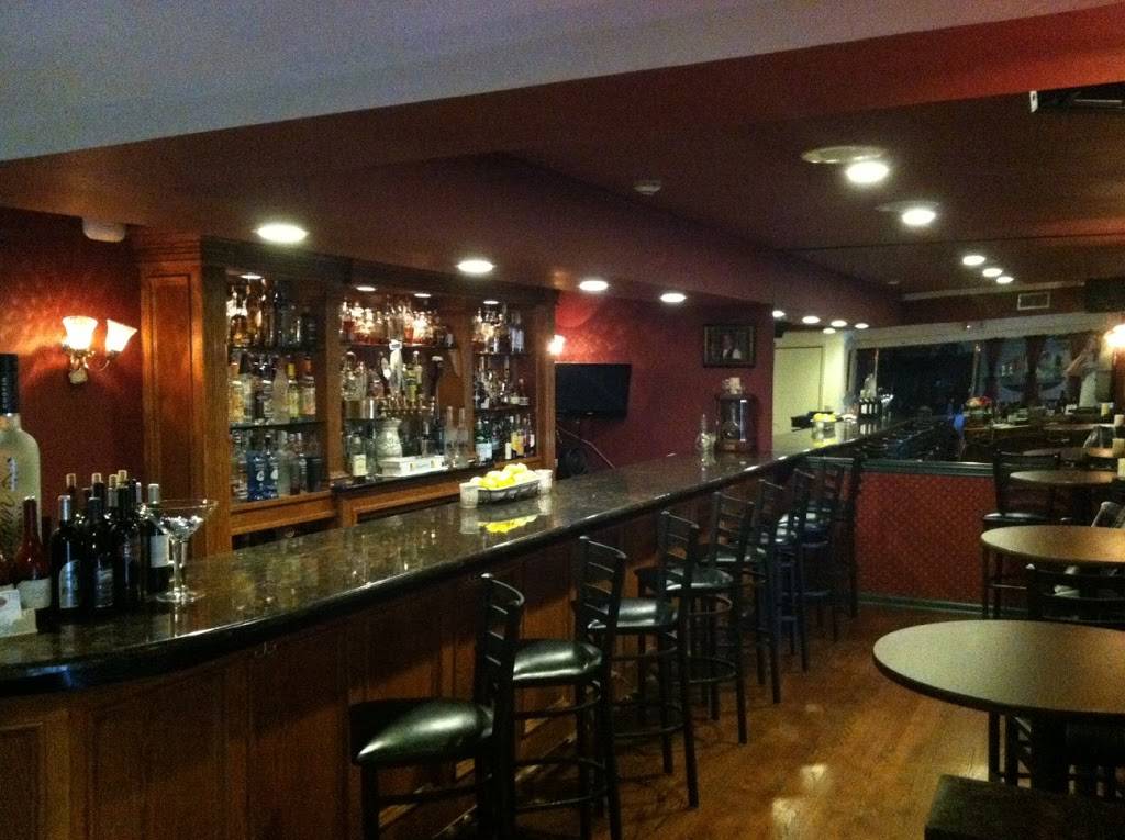 The Village Inn | restaurant | 422 Runnymede Dr, Wayne, NJ 07470, USA | 9736960555 OR +1 973-696-0555