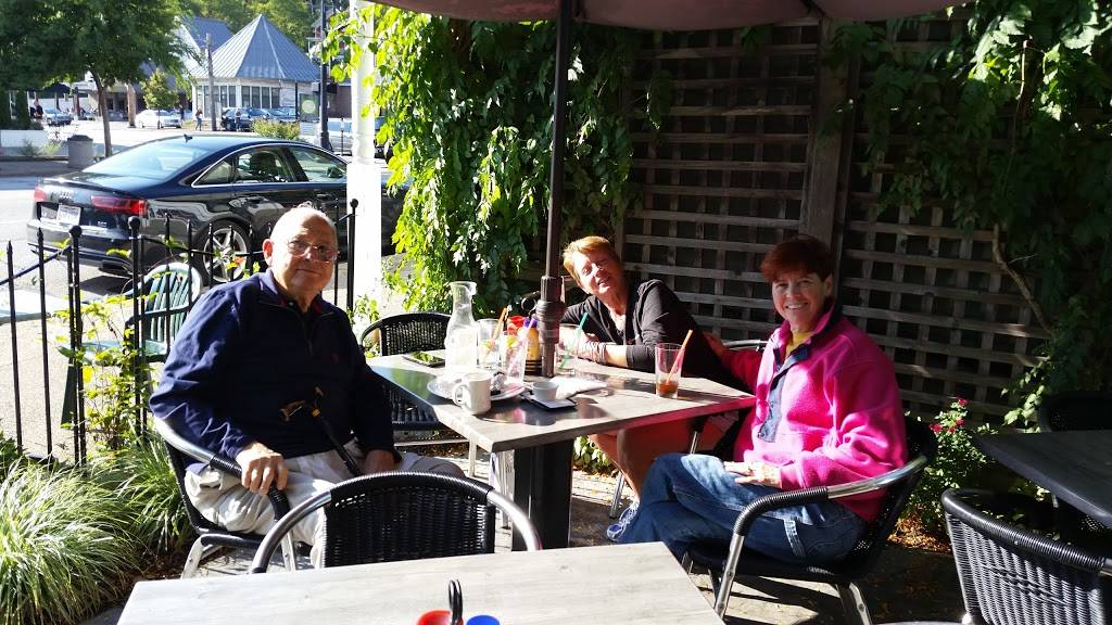 Ricks Cafe | restaurant | 86 N Main St, Chagrin Falls, OH 44022, USA | 4402477666 OR +1 440-247-7666