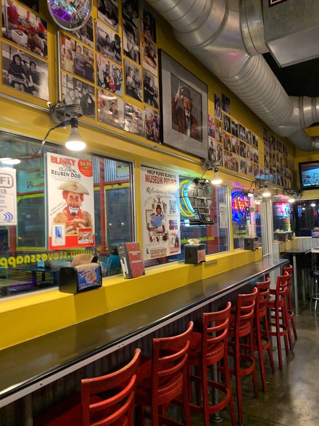 Steves Snappin Dogs | restaurant | 3525 E Colfax Ave, Denver, CO 80206, USA | 3033337627 OR +1 303-333-7627