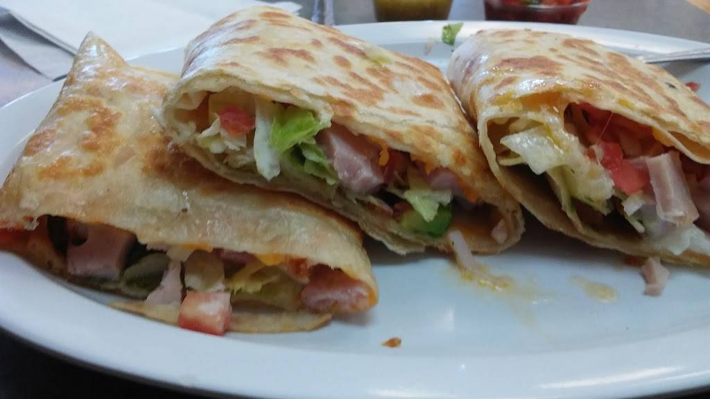 Bravo Burgers | restaurant | 16880 Sportsman Center, Adelanto, CA 92301, USA | 7602464813 OR +1 760-246-4813