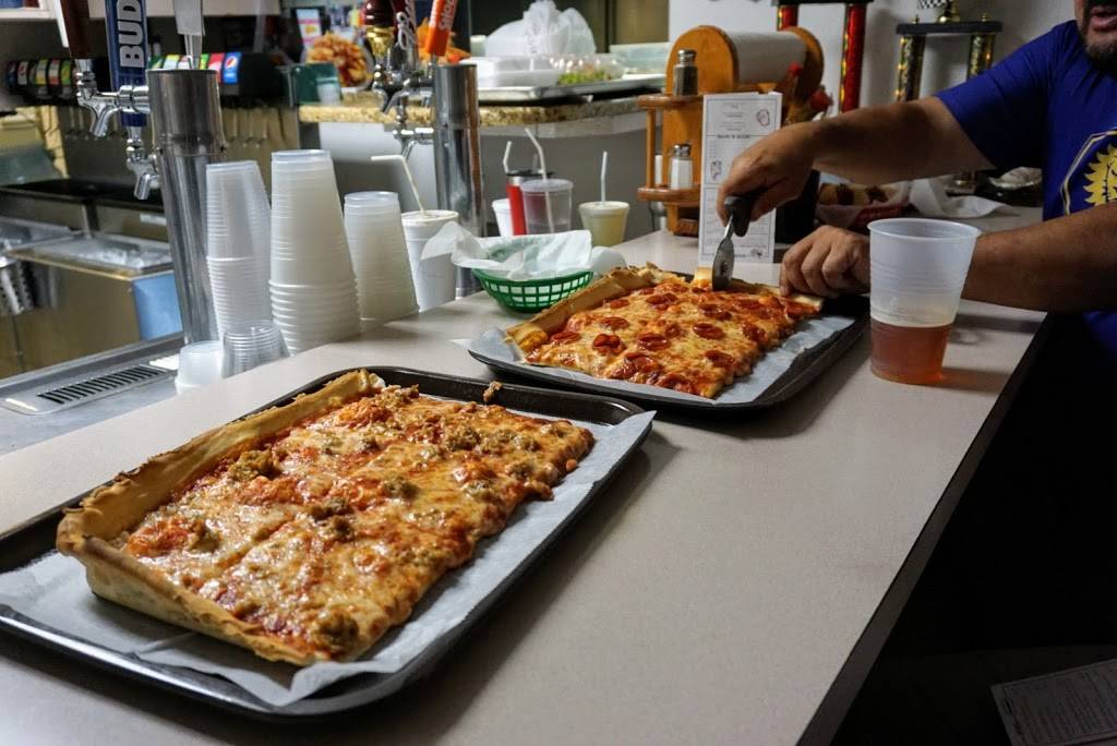 Toms Pizza Shop | restaurant | 140 E Rich Ave, DeLand, FL 32724, USA | 3867382511 OR +1 386-738-2511