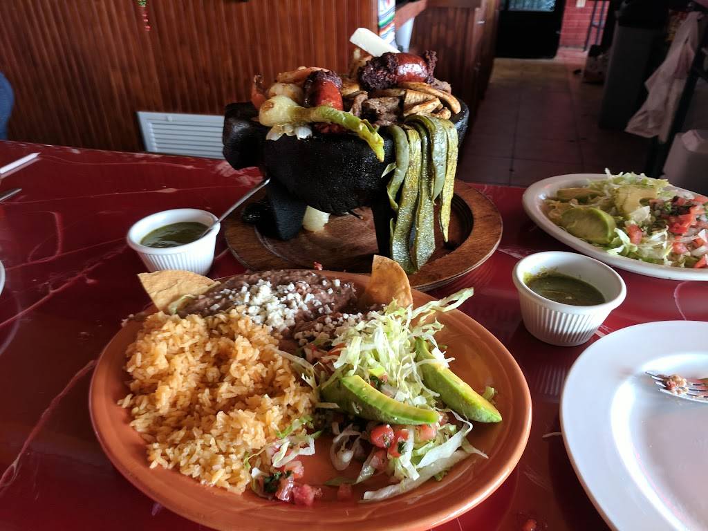 Chiles Mexican Restaurant | restaurant | 3247 W Columbus Dr, Tampa, FL 33607, USA | 8133548335 OR +1 813-354-8335