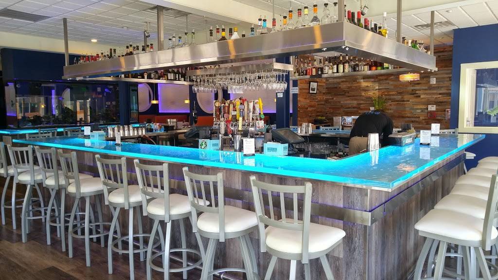 Fins Bar & Grille | restaurant | 142 Decatur St, Cape May, NJ 08204, USA | 6098843449 OR +1 609-884-3449