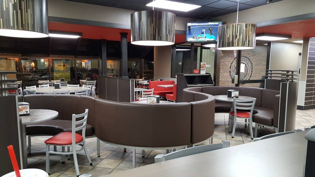 Hardees | restaurant | 1157 Shopping Center Rd, Stevensville, MD 21666, USA | 4106436155 OR +1 410-643-6155