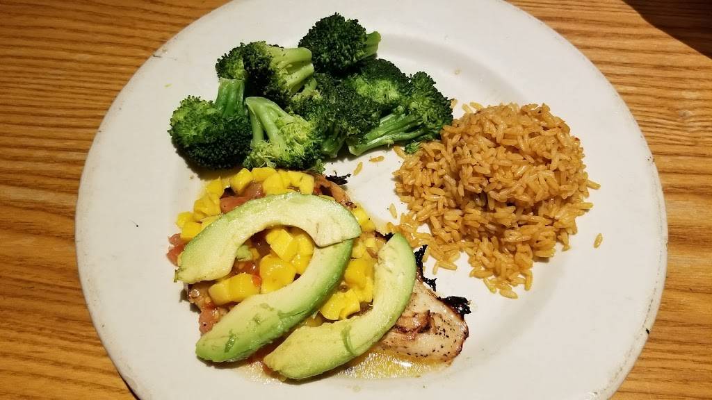 Chilis Grill & Bar | restaurant | 2431 Tarpon Bay Blvd, Naples, FL 34119, USA | 2395942006 OR +1 239-594-2006