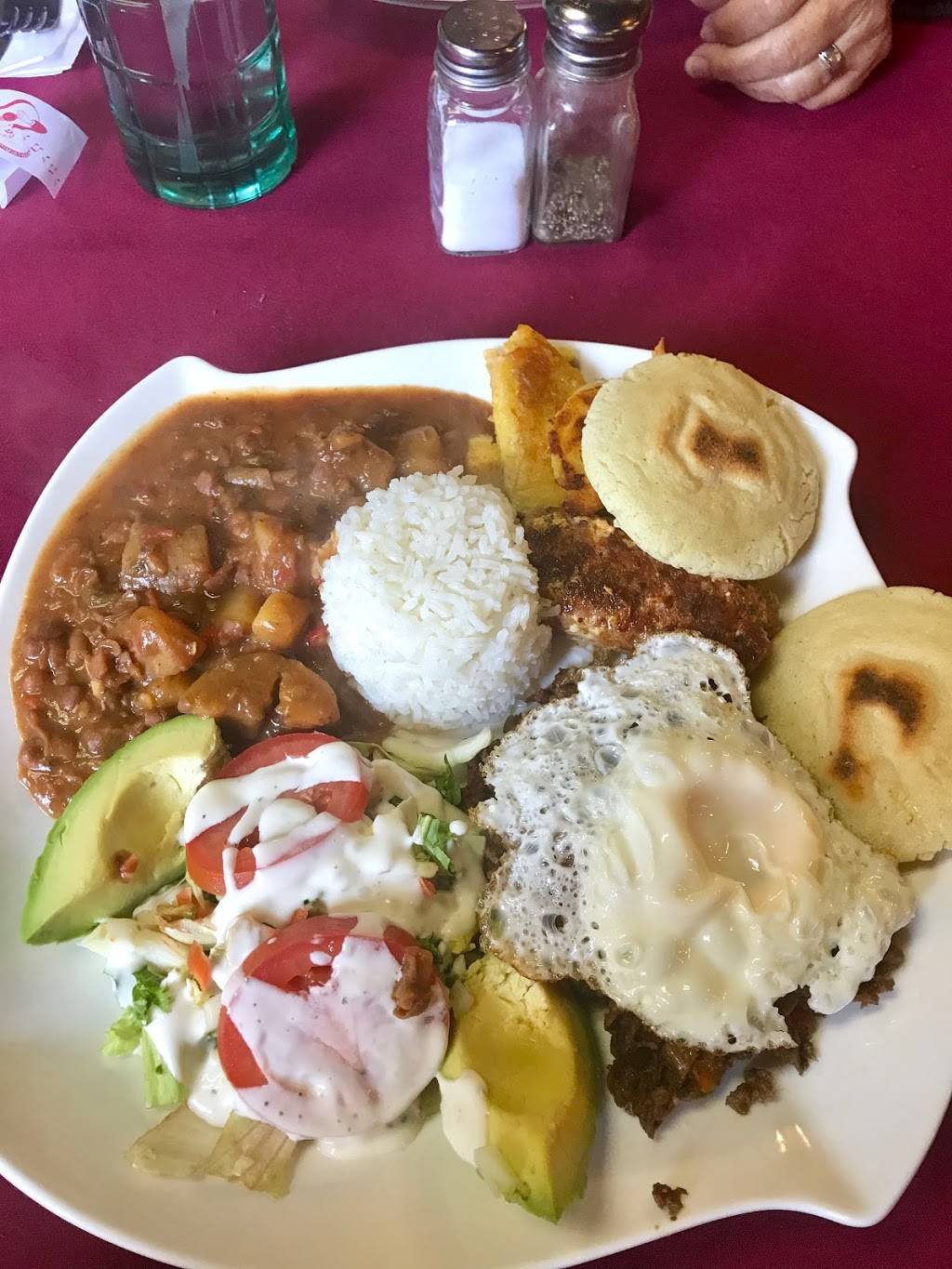 Botanero Latino Colombian & International Cuisine | restaurant | 604 E Lincoln Way, Ames, IA 50010, USA | 5152321333 OR +1 515-232-1333