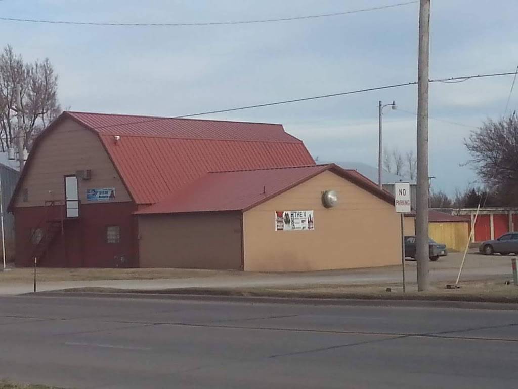 V Bar | restaurant | 1012 W Main St, Lyons, KS 67554, USA | 6204742043 OR +1 620-474-2043
