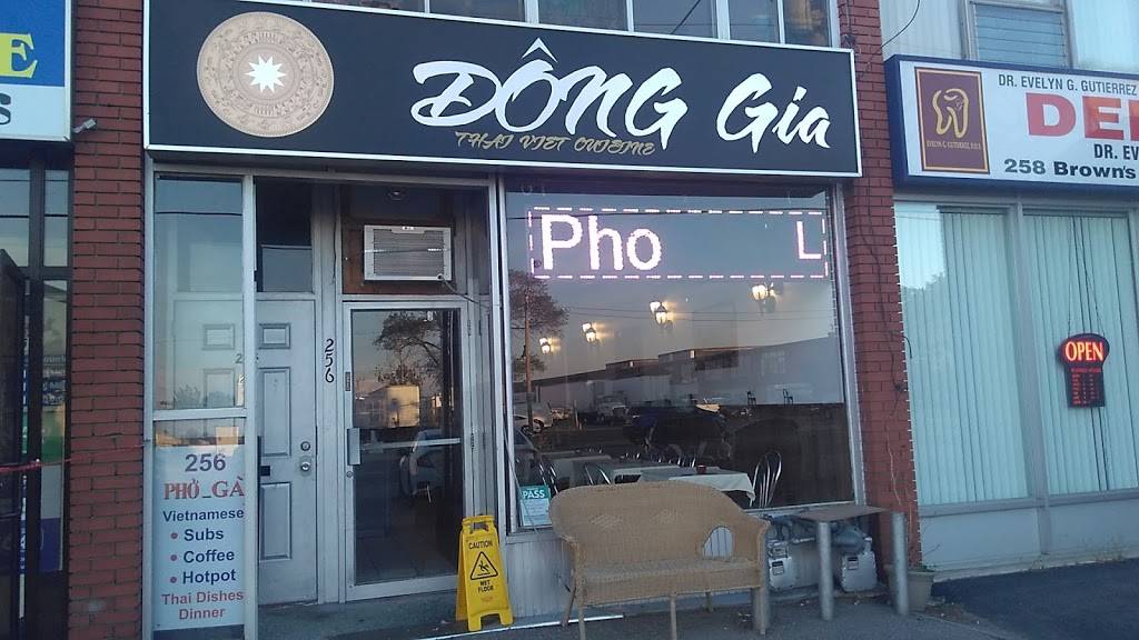Phở Đông Gia Việt Thái Restaurant Halal | restaurant | 256 Browns Line, Etobicoke, ON M8W 1X1, Canada | 6479965744 OR +1 647-996-5744