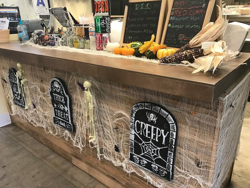 Mama Made Thai | restaurant | 92106, 2820 Historic Decatur Rd, San Diego, CA 92106, USA | 6192090140 OR +1 619-209-0140