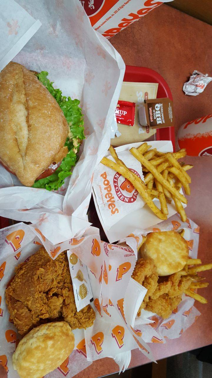Popeyes Louisiana Kitchen | restaurant | 3865 Jane St, North York, ON M3N 2K1, Canada | 4166361786 OR +1 416-636-1786