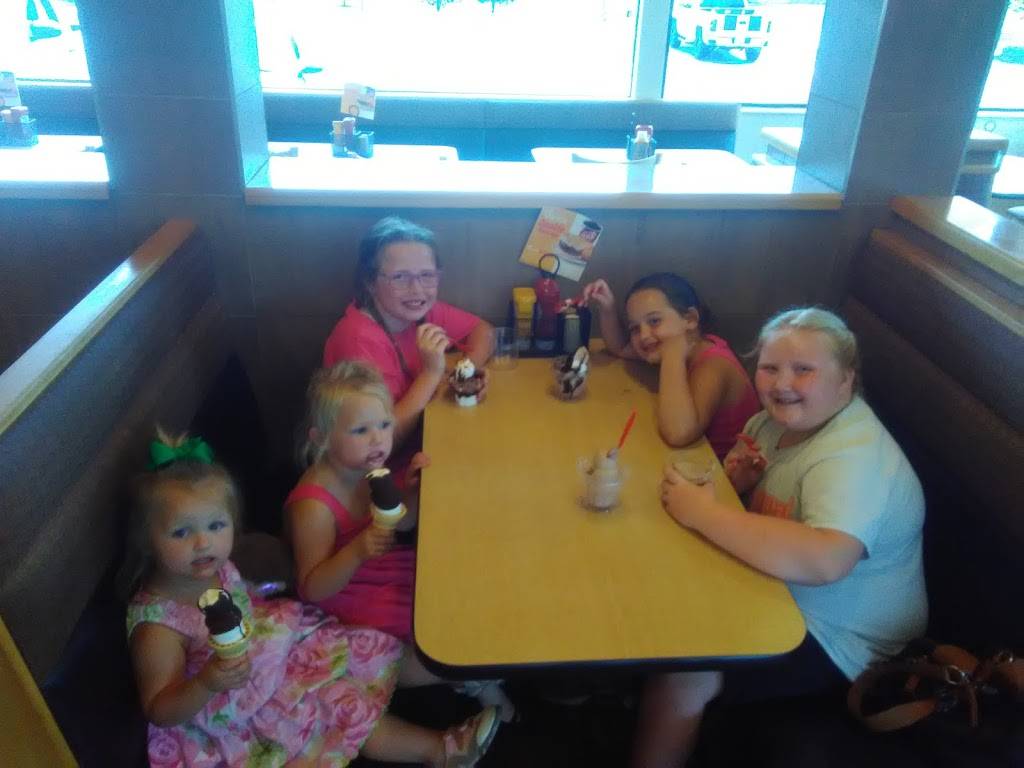 Dairy Queen Grill & Chill | restaurant | 199 Main St, Stanton, KY 40380, USA | 6066635367 OR +1 606-663-5367