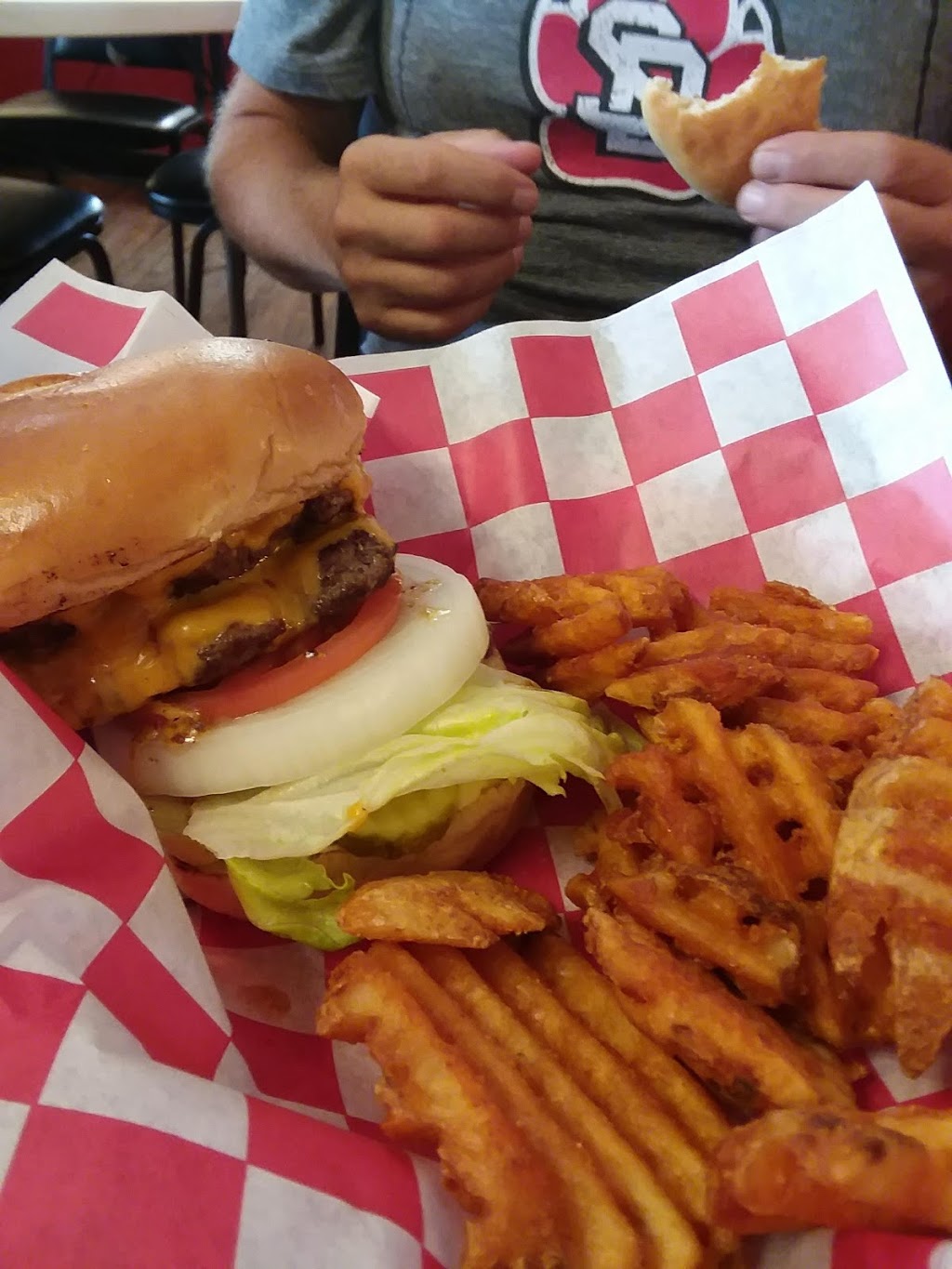 Spink Family Restaurant | restaurant | 103 East main, Elk Point, SD 57025, USA | 6057615780 OR +1 605-761-5780