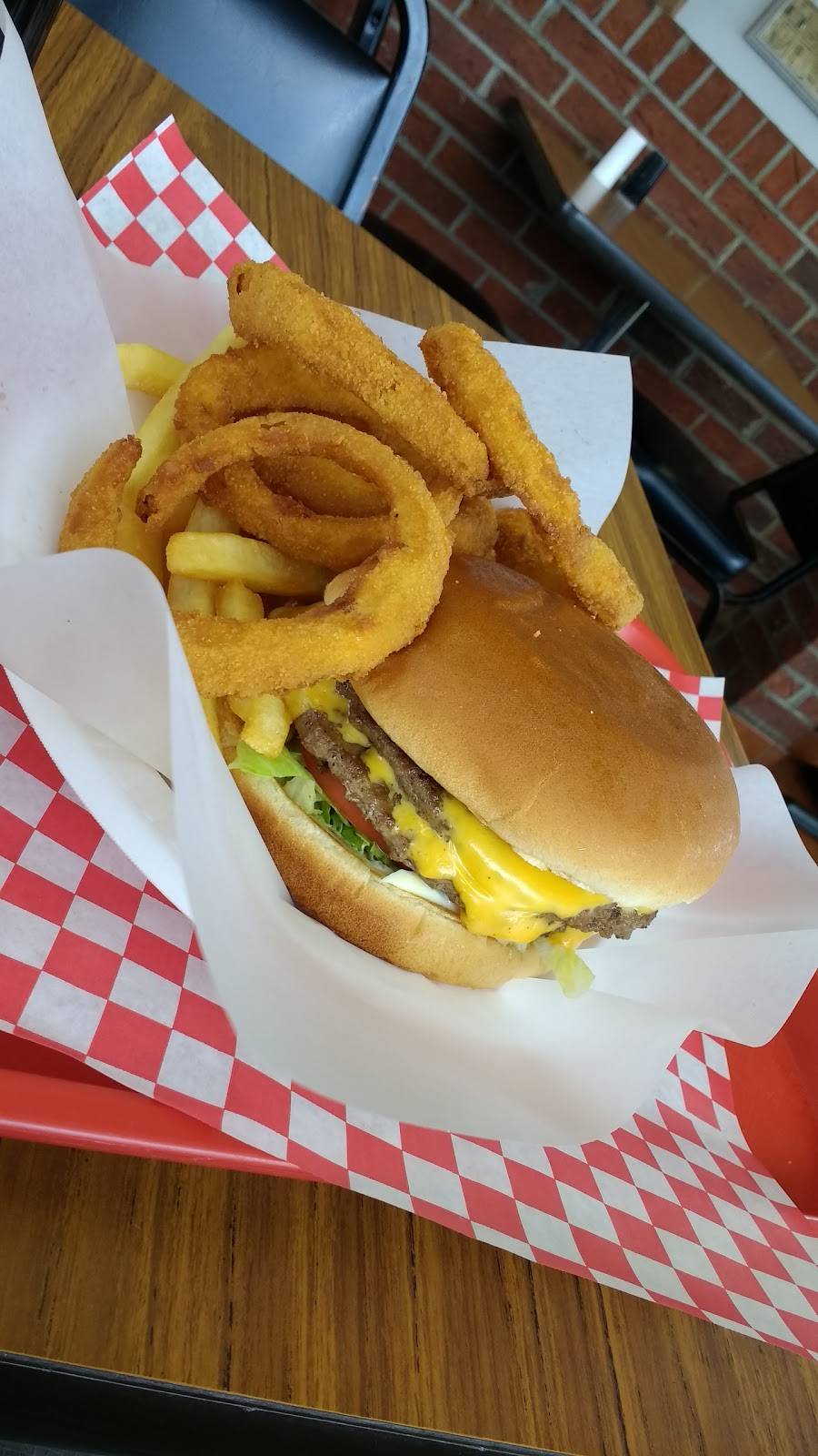 Bee Bees Drive Thru | restaurant | 1907 Laurens Rd, Greenville, SC 29607, USA | 8642719660 OR +1 864-271-9660