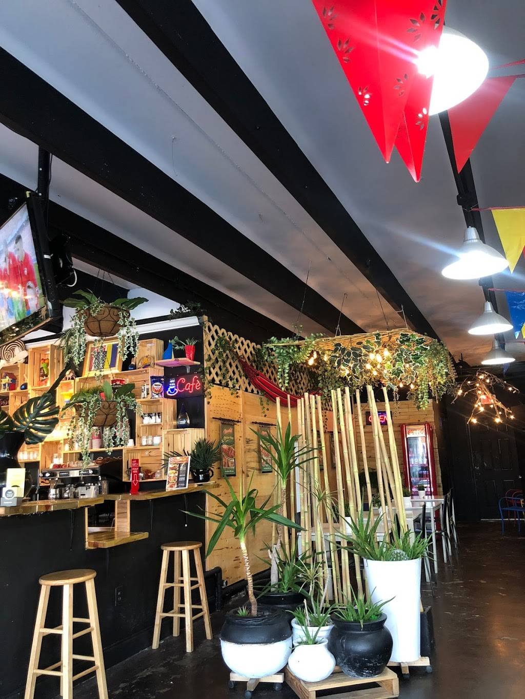 Manantial Market | bakery | 6778 W Flagler St, Miami, FL 33144, USA | 7863888989 OR +1 786-388-8989