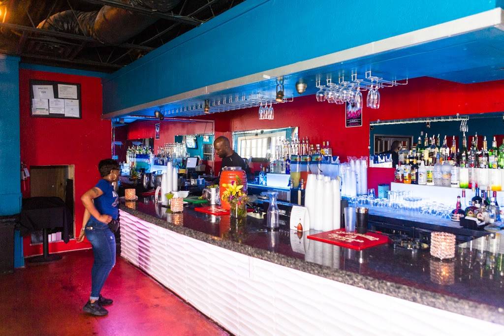 Heroes Lounge | restaurant | 3094 N Stemmons Fwy, Dallas, TX 75247, USA | 2147506800 OR +1 214-750-6800