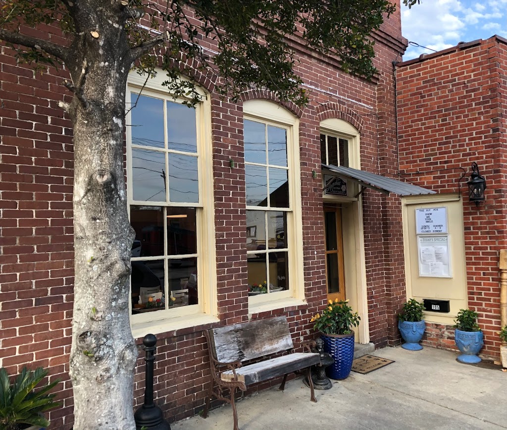 The Sly Fox at Magnolias | restaurant | 105 Harlee St, Marion, SC 29571, USA | 8437027836 OR +1 843-702-7836