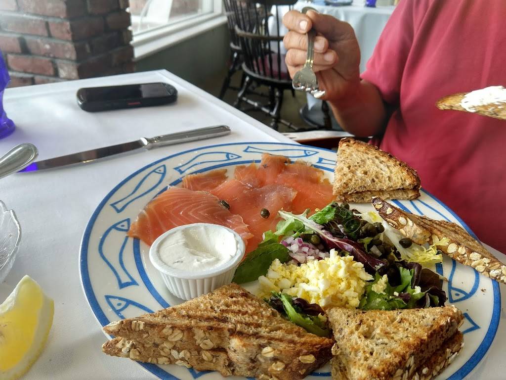 Anthonys Pier 4 Cafe | cafe | 153 Humphrey St, Swampscott, MA 01907, USA | 7815955735 OR +1 781-595-5735