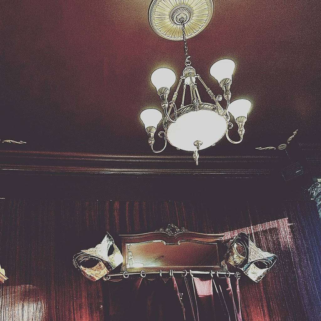 Le Faux Show | restaurant | 300 Broadway E, Seattle, WA 98102, USA | 2063340514 OR +1 206-334-0514