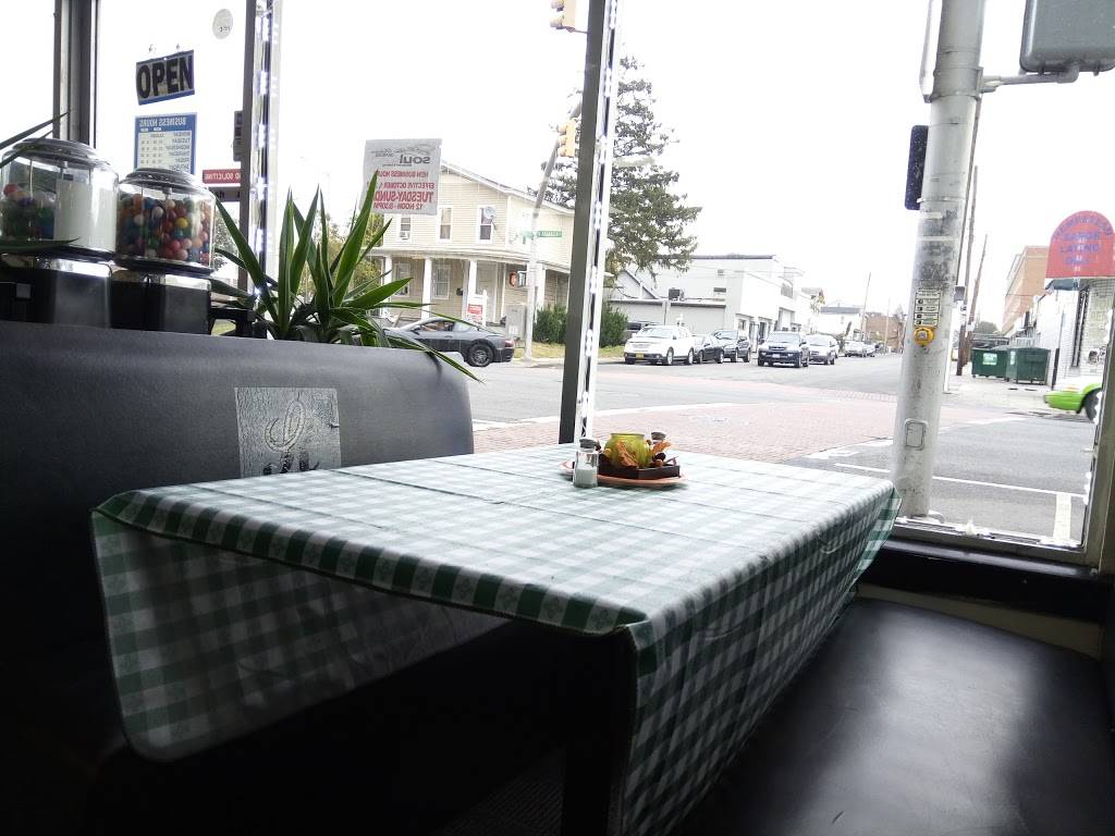 Brother Robinson Genesis Soul Food | restaurant | 143 N Franklin St, Hempstead, NY 11550, USA | 5162804141 OR +1 516-280-4141