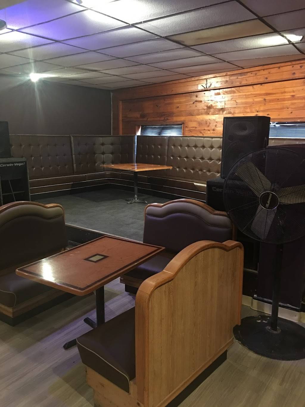 Chill’s bar and grill | restaurant | 2942, 5637 W Grand Ave, Chicago, IL 60639, USA | 7736885799 OR +1 773-688-5799