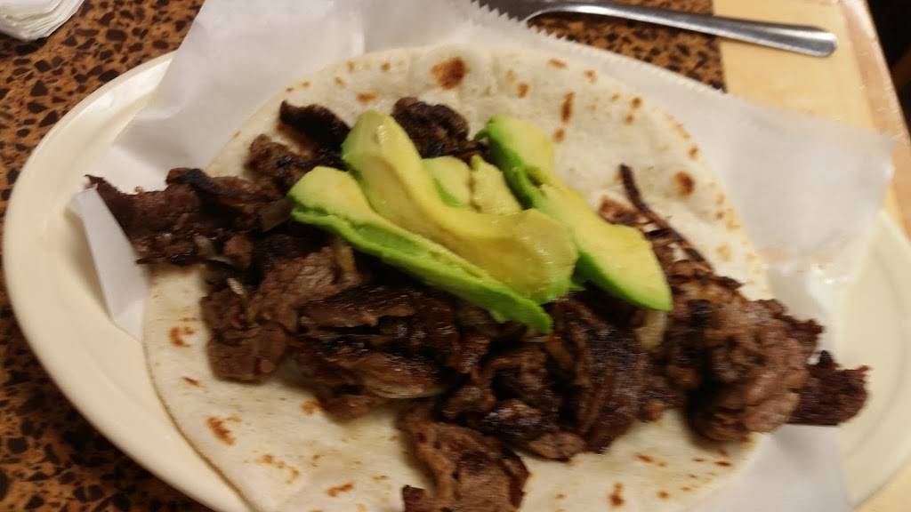 El Burrito Tapatio | restaurant | 3008 West Ave, San Antonio, TX 78201, USA | 2103201985 OR +1 210-320-1985