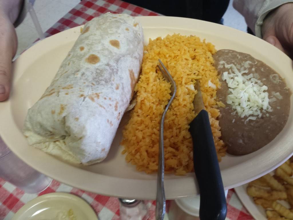 Juanitas Restaurant | restaurant | 9 L W Besinger Dr L, Carpentersville, IL 60110, USA | 8478361503 OR +1 847-836-1503