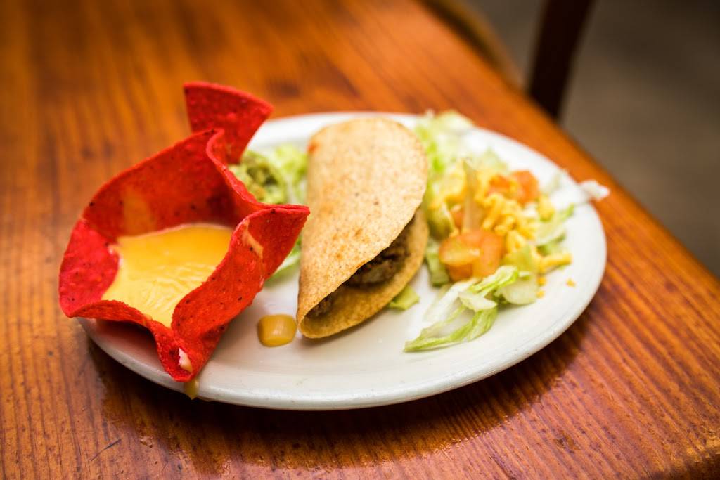 Las Lomas Tex-Mex Cantina | restaurant | 730 W Stassney Ln #130, Austin, TX 78745, USA | 5124289425 OR +1 512-428-9425