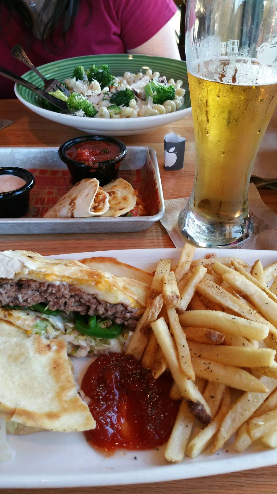 Applebees Grill + Bar | restaurant | 2021 U.S. 287 Frontage Rd, Mansfield, TX 76063, USA | 6825187456 OR +1 682-518-7456