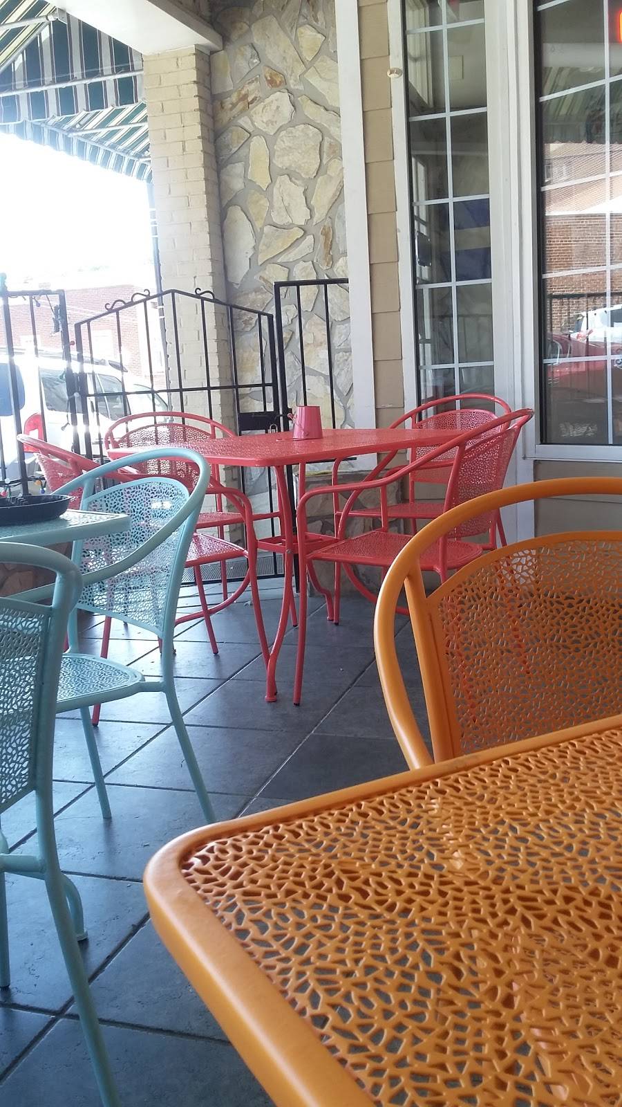 Beach House Grille | restaurant | 211 W Main St, Mayodan, NC 27027, USA | 3364273030 OR +1 336-427-3030