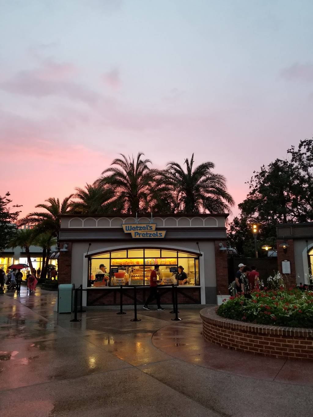 Wetzels Pretzels | restaurant | 1503 E Buena Vista Dr, Golden Oak, FL 32836, USA | 4075600871 OR +1 407-560-0871