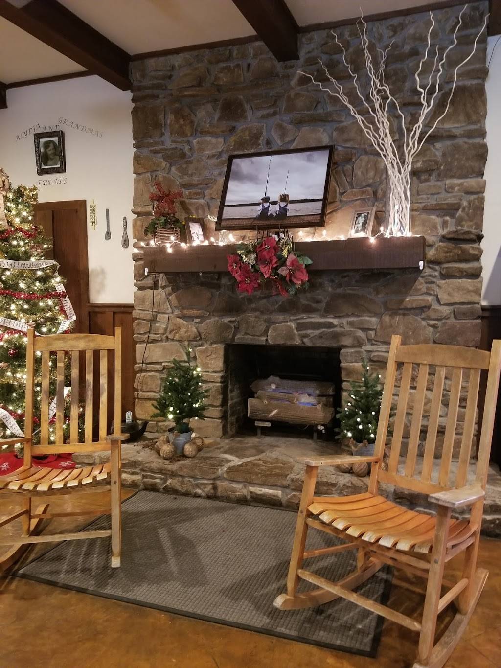 Rivers Pier | restaurant | 11805 TN-57, Counce, TN 38326, USA | 7316890436 OR +1 731-689-0436