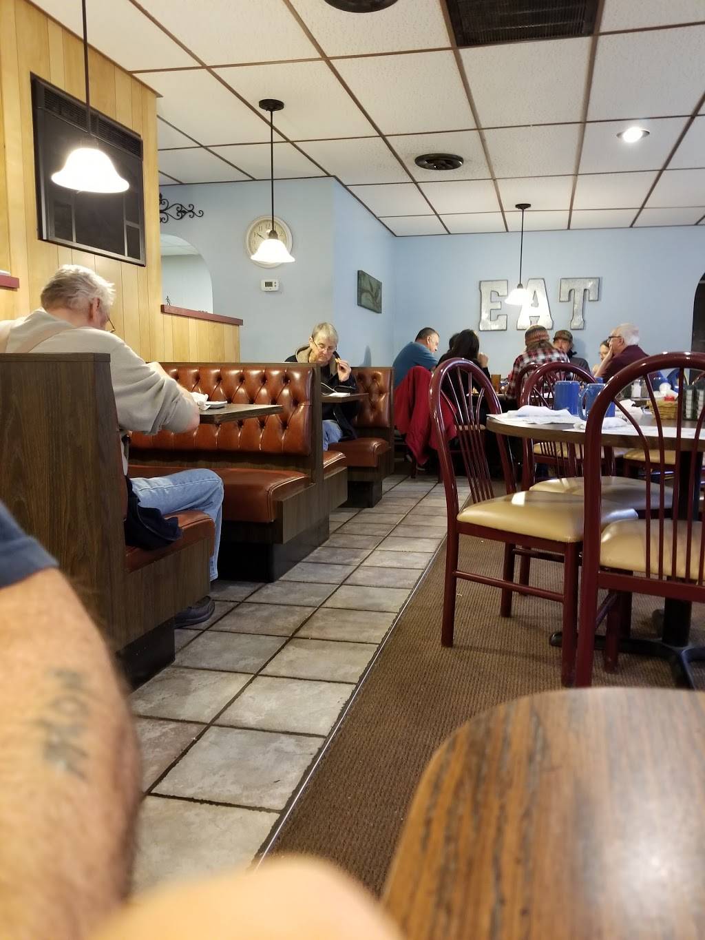 The Robins Nest Family Restaurant | restaurant | 28640 M-40, Paw Paw, MI 49079, USA | 2696282164 OR +1 269-628-2164