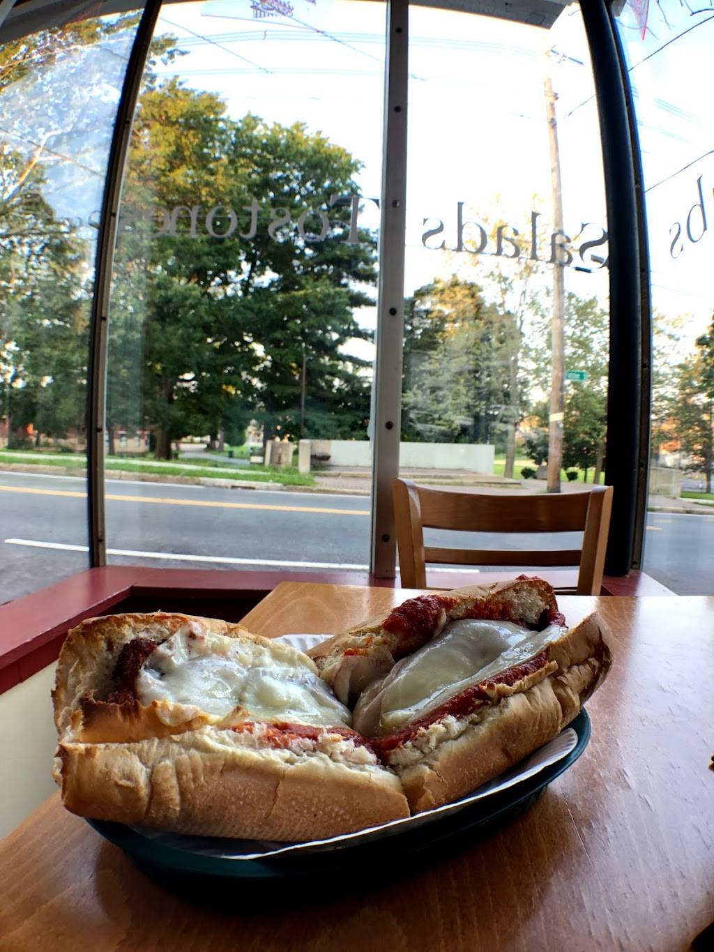 Elius Hole in the Wall | restaurant | 398 Fletcher St, Lowell, MA 01854, USA | 9784553897 OR +1 978-455-3897