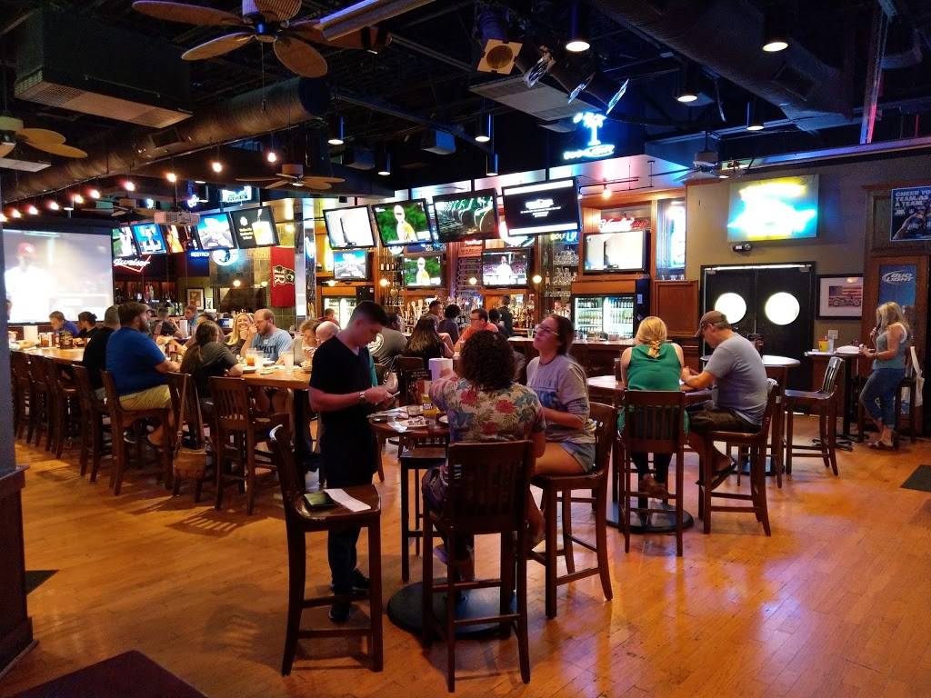 Hickory Tavern | restaurant | 2982 N Center St, Hickory, NC 28601, USA | 8283222699 OR +1 828-322-2699