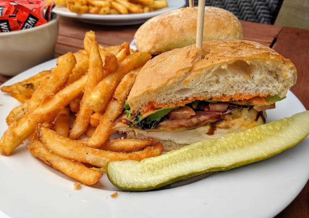 Chandler Hill Winery | restaurant | 596 Defiance Rd, Defiance, MO 63341, USA | 6367982675 OR +1 636-798-2675