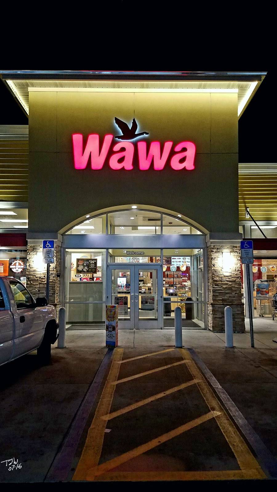 Wawa | cafe | 1200 W Colonial Dr, Orlando, FL 32804, USA | 4078358985 OR +1 407-835-8985