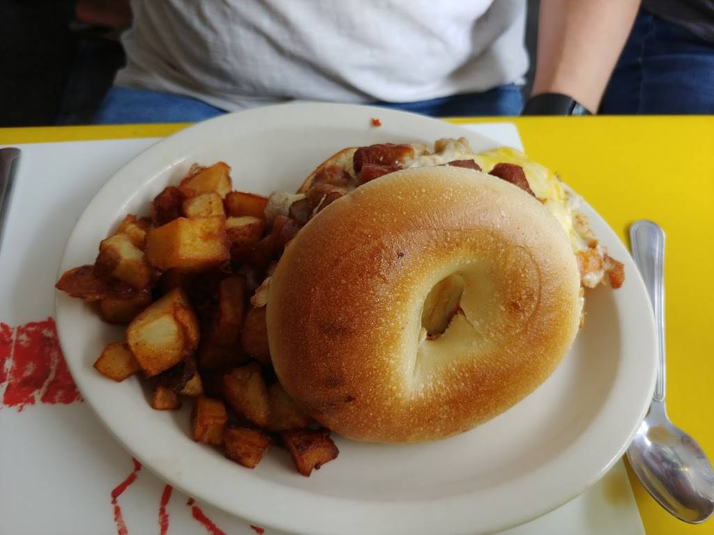 Wee Packet | restaurant | 79 Depot St, Dennis Port, MA 02639, USA | 5083946595 OR +1 508-394-6595