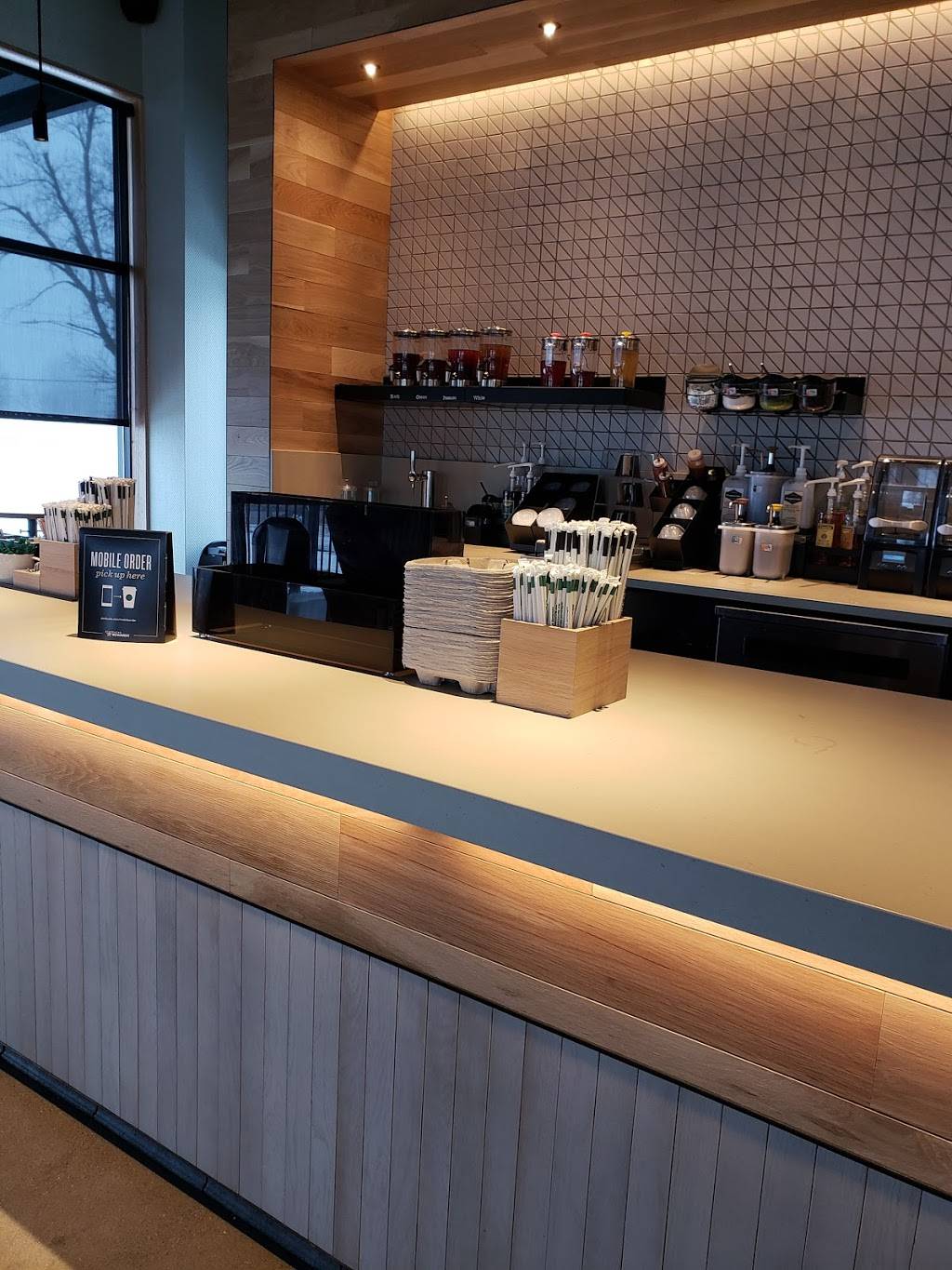 Starbucks | cafe | 3232 Middle Rd, Bettendorf, IA 52722, USA | 5633402452 OR +1 563-340-2452