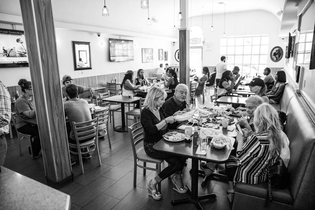 Hot Wings Cafe (Melrose) | cafe | 7011 Melrose Ave, Los Angeles, CA 90038, USA | 3239301233 OR +1 323-930-1233