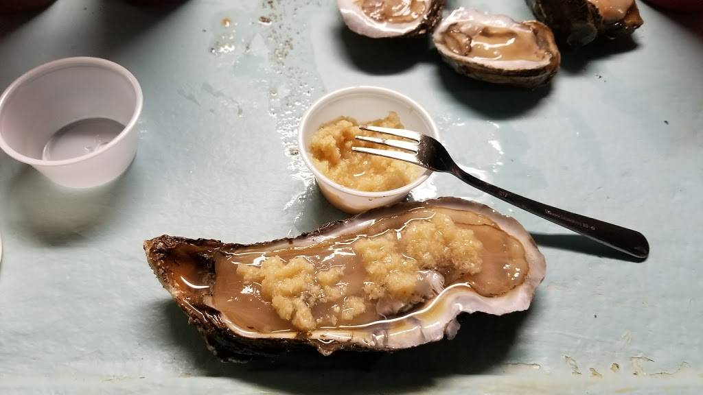Lee & Ricks Oyster Bar | restaurant | 5621 Old Winter Garden Rd, Orlando, FL 32811, USA | 4072933587 OR +1 407-293-3587