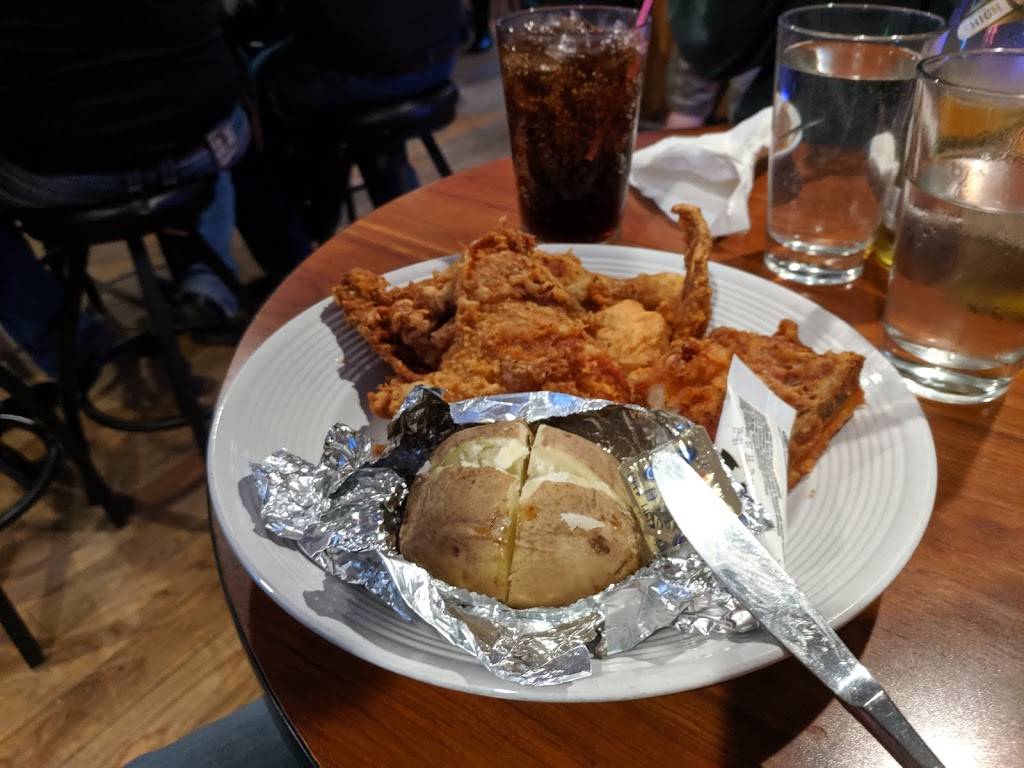 The Fort | restaurant | 100 Oak St, Fort Atkinson, IA 52144, USA | 5633589006 OR +1 563-358-9006