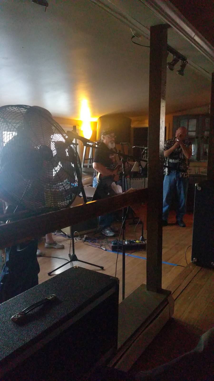 The Dutch Cottage Tavern | restaurant | 1264 Bridge Rd, Schwenksville, PA 19473, USA | 6105849961 OR +1 610-584-9961