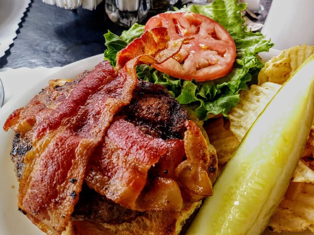 The Village Inn | restaurant | 1488 Ferry Rd, Grand Island, NY 14072, USA | 7167735030 OR +1 716-773-5030